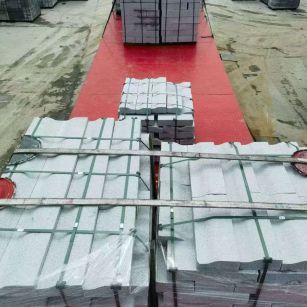 秦皇岛 芝麻白仿形加直形路沿石出货日常