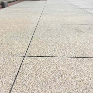 秦皇岛 黄金麻花岗岩石板材荔枝面地面铺装效果