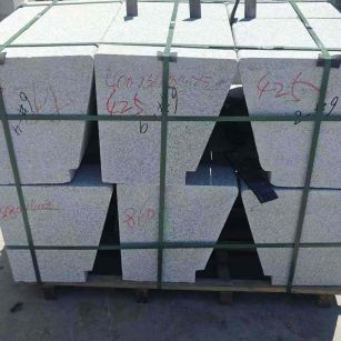 秦皇岛 芝麻白异形坐凳，石凳