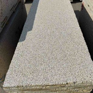 秦皇岛 黄金麻花岗岩荔枝面毛板，半成品