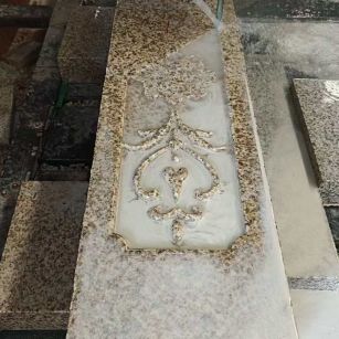 秦皇岛 黄金麻花岗岩异形加工雕刻栏杆大柱