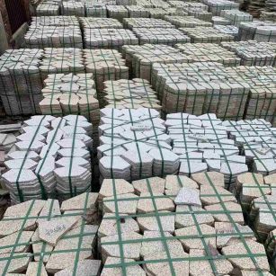 秦皇岛 黄金麻白麻花岗岩荔枝面地铺石(冰裂纹)