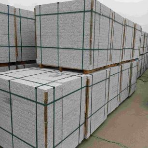 秦皇岛 白麻花岗岩石材荔枝面地铺石（300*600*50）