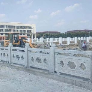 秦皇岛 白麻花岗岩荔枝面河道栏杆