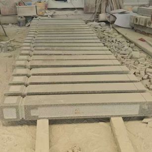 秦皇岛 芝麻白异形加工雕刻-栏杆大柱，方柱