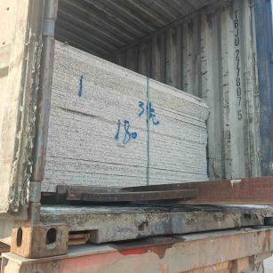 秦皇岛 芝麻白花岗岩石材3.0公分光面毛板装柜出货