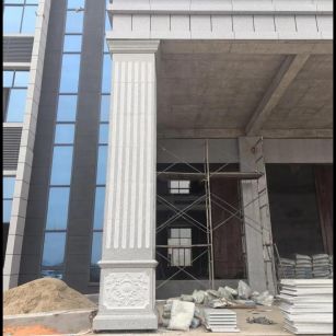 秦皇岛 芝麻白光面花岗岩门楼大柱（罗马柱）配雕花底座