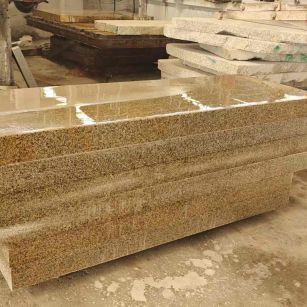 秦皇岛 黄金麻栏杆料半成品加工中