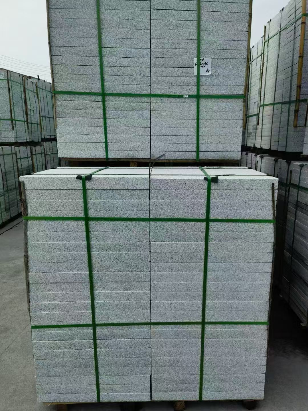 秦皇岛 芝麻白火烧，园林广场市政工程地铺石，1.8~5.0厚均有现货