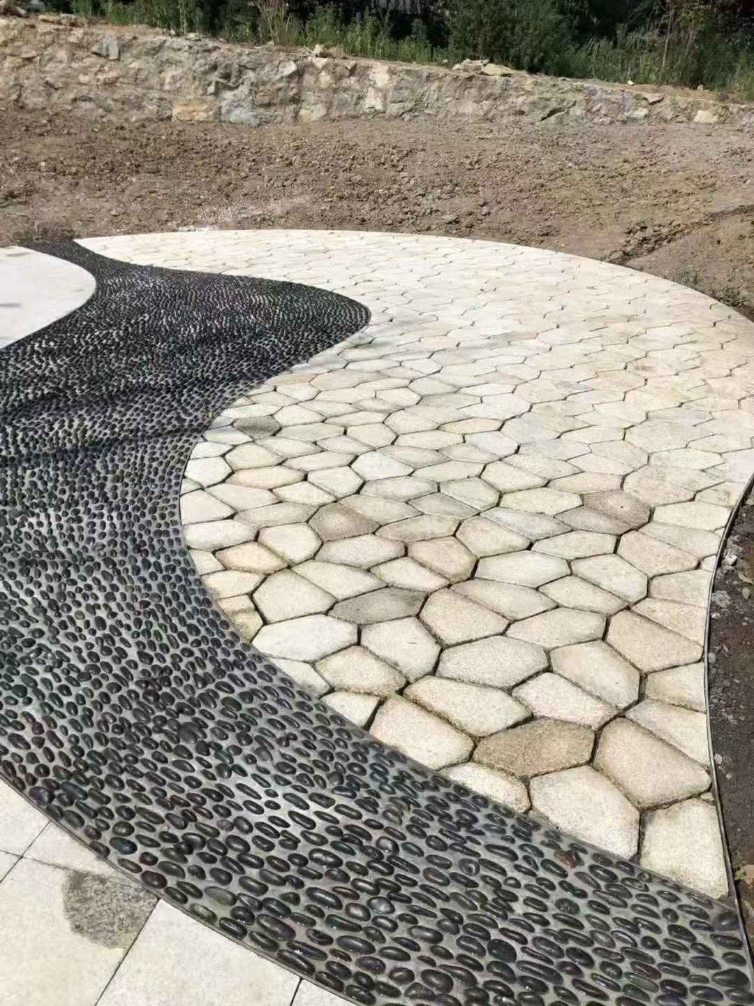 秦皇岛 黄金麻冰裂纹地铺石工地铺装案例