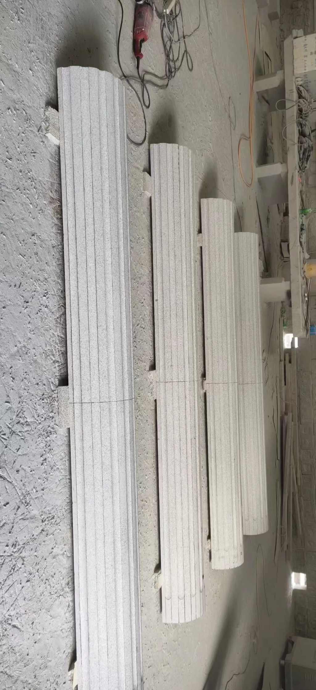 秦皇岛 花岗岩厂家带你看白麻花岗岩门楼大柱柱皮