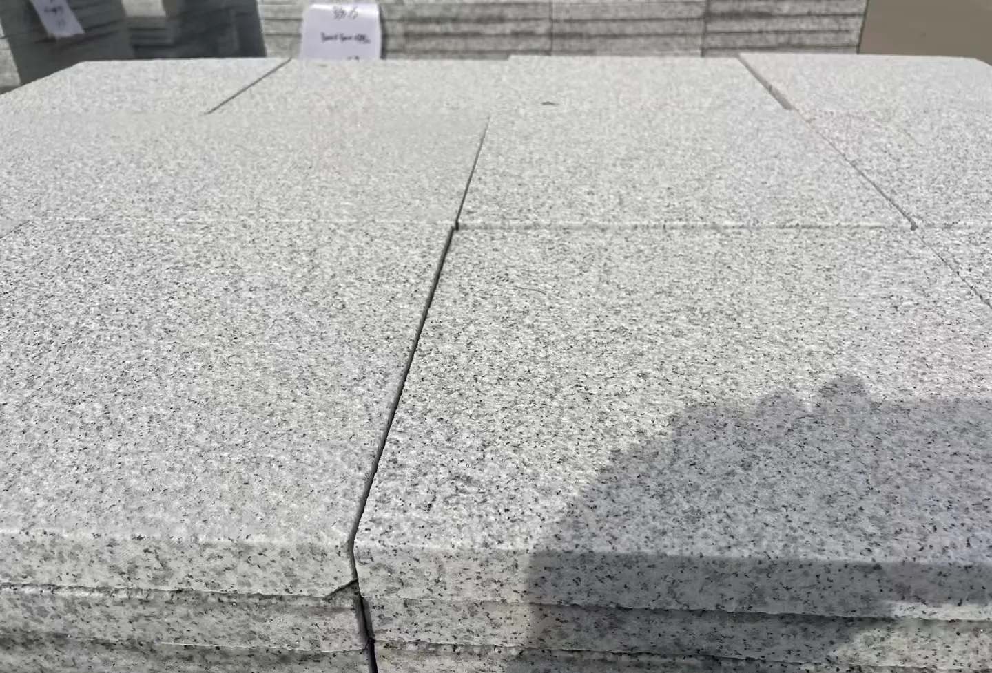 秦皇岛 白麻花岗岩石材推荐 荔枝面地铺石