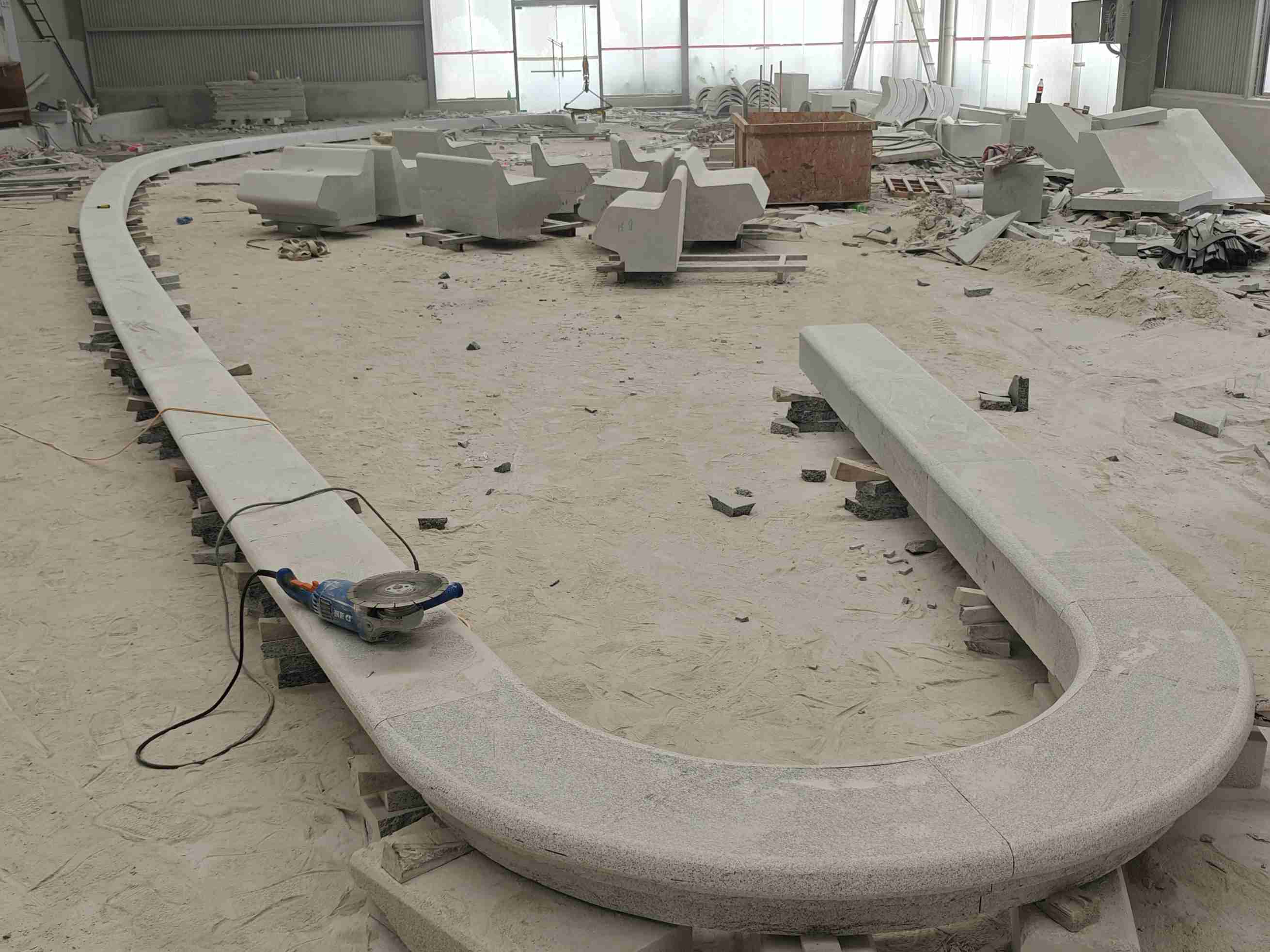 秦皇岛 芝麻白花岗岩弧形花坛石，坐凳石