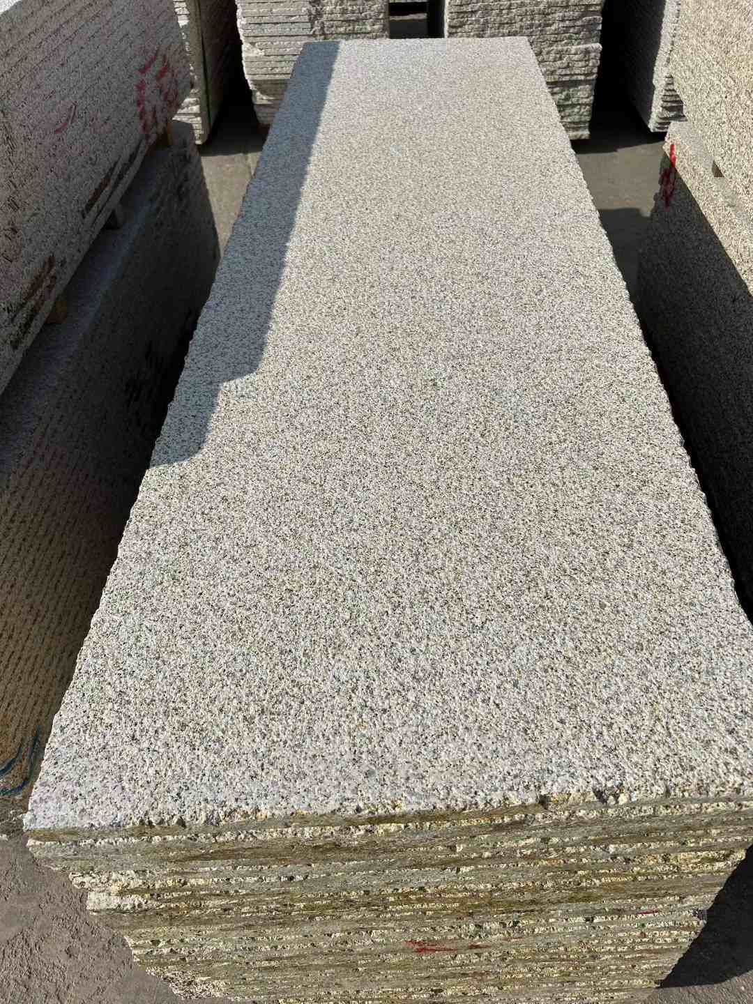 秦皇岛 黄金麻花岗岩荔枝面毛板，半成品