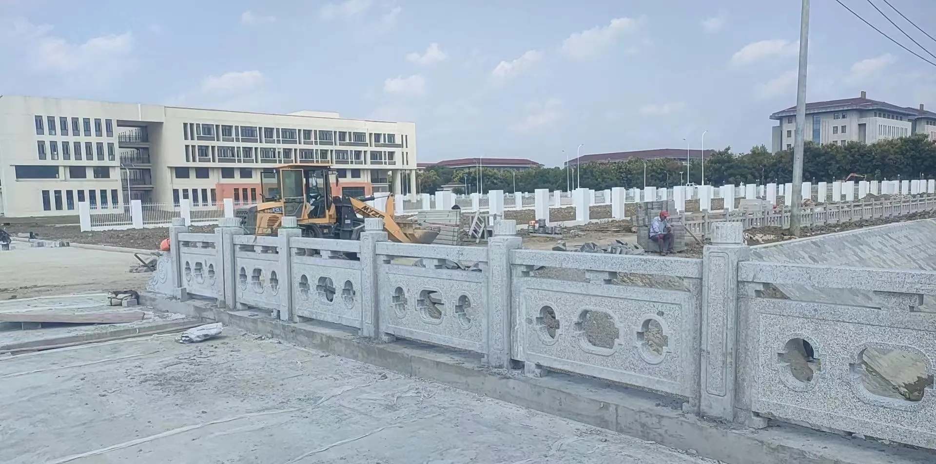 秦皇岛 白麻花岗岩荔枝面河道栏杆