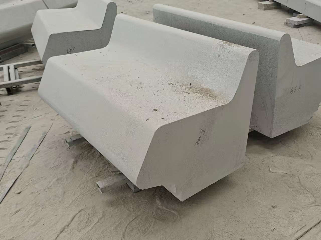 秦皇岛 芝麻白花岗岩异形坐凳，石凳