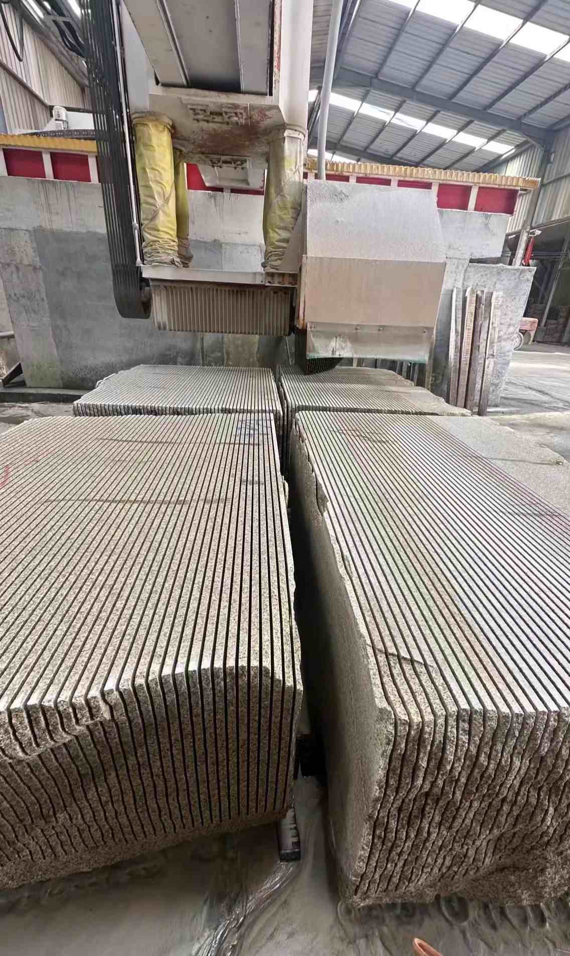 秦皇岛 车间生产日常，黄金麻白麻花岗岩