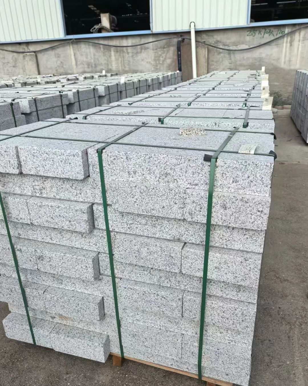 秦皇岛 白麻花岗岩路沿石，弧形路沿石，道牙石，马路牙子，界石，路缘石，平沿石，直岩石，平缘石等