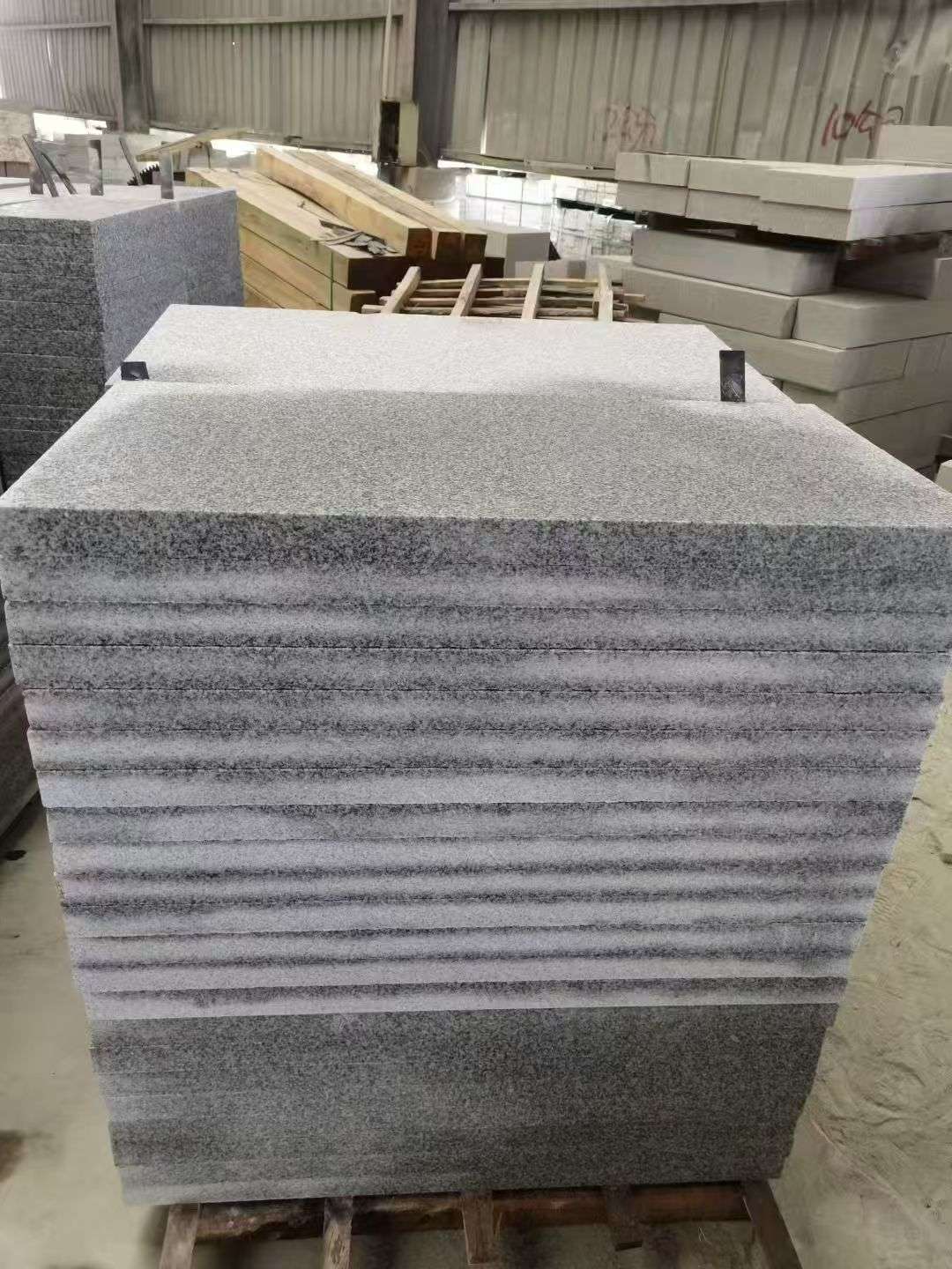 秦皇岛 芝麻白5公分火烧地铺成品，900*400，规格可定制