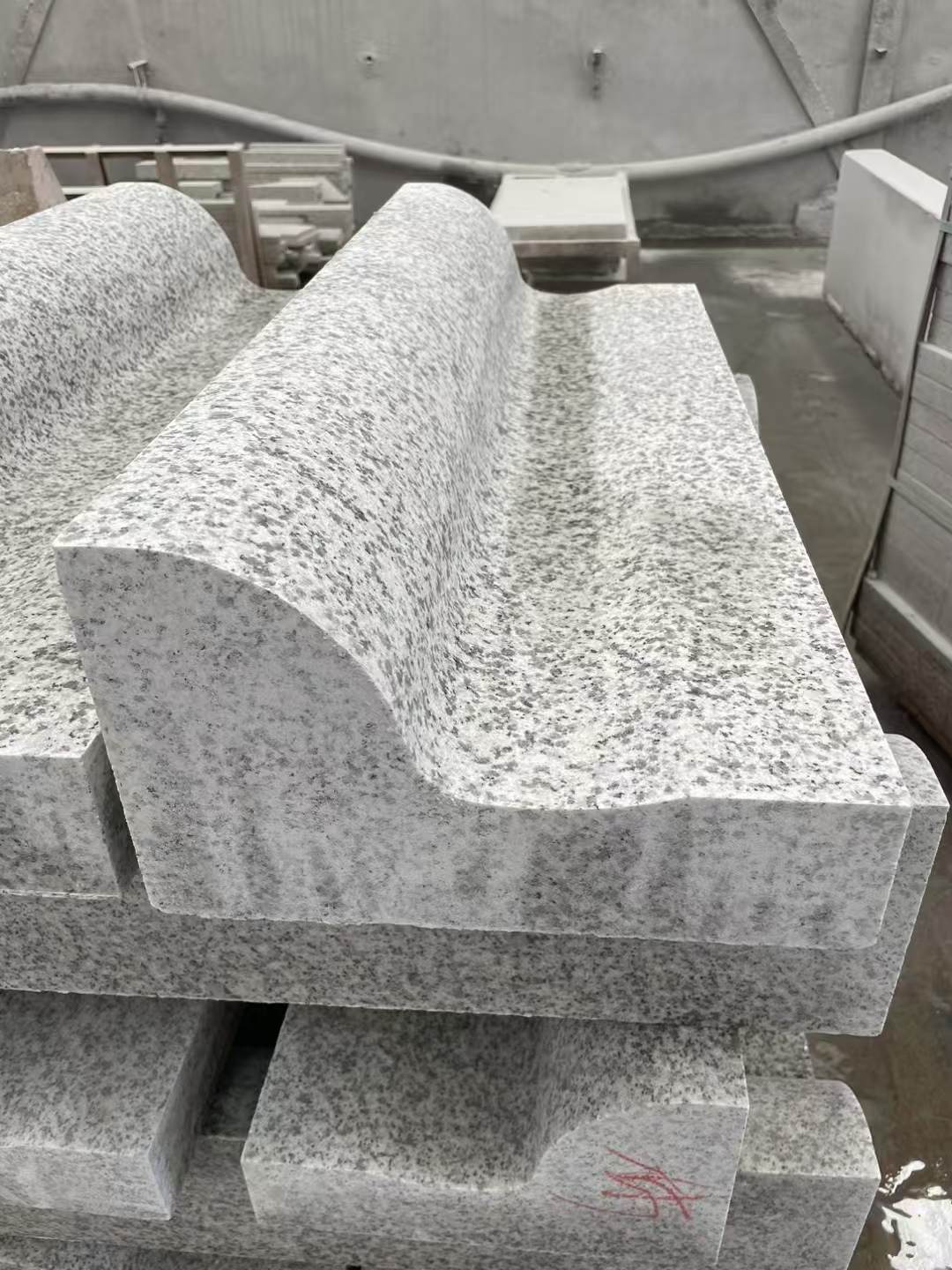 秦皇岛 白麻花岗岩S型路沿石，路侧石，马路牙子等