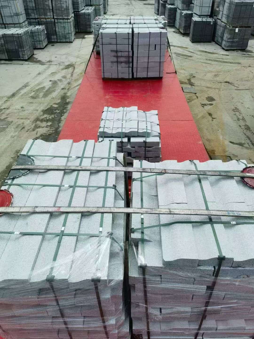 秦皇岛 芝麻白仿形加直形路沿石出货日常