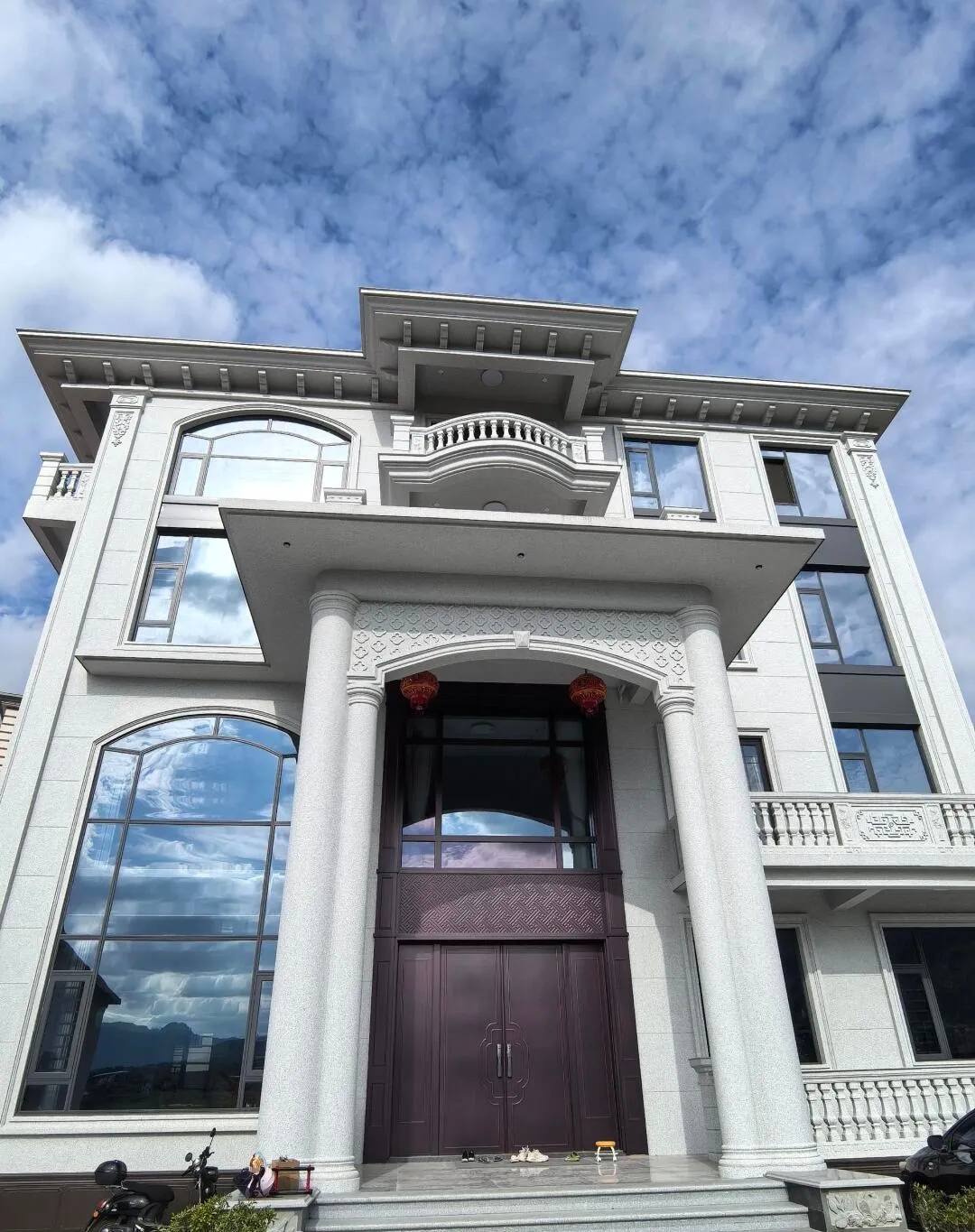 秦皇岛白麻别墅外墙干挂石材效果示例