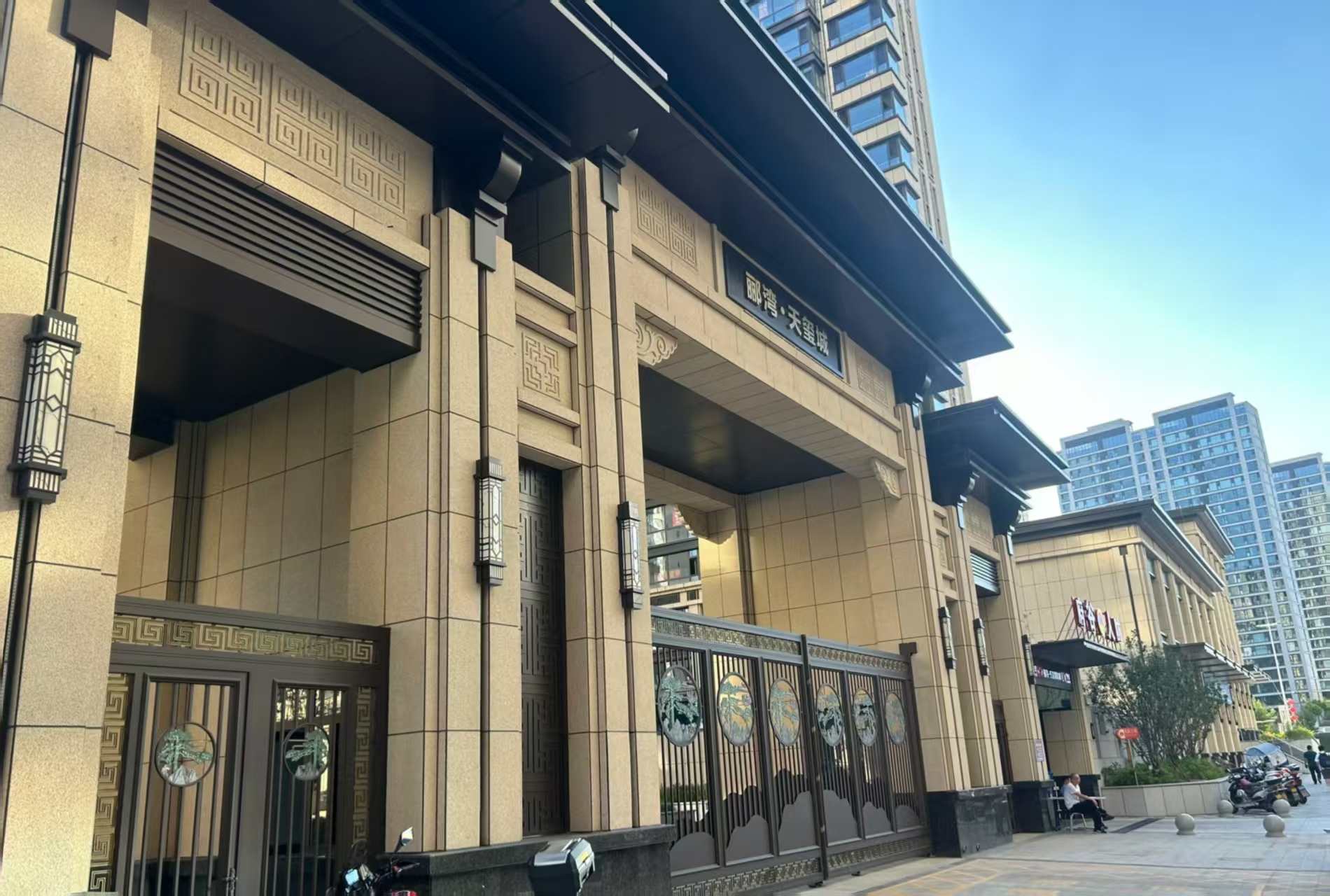 秦皇岛 黄金麻花岗岩荔枝面小区门楼外墙干挂