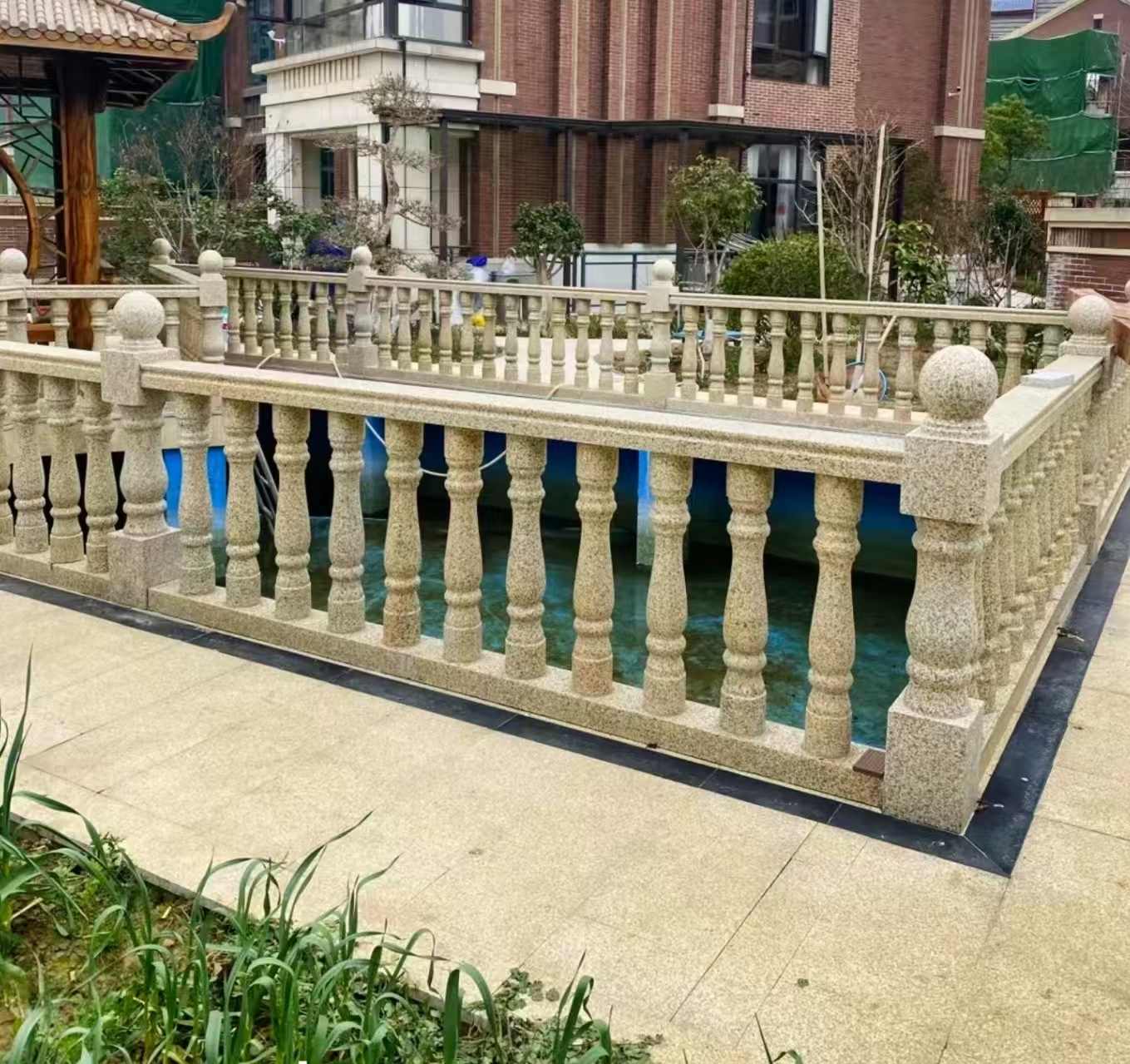 秦皇岛黄金麻花岗岩石材栏杆，扶手，将军柱，花瓶柱