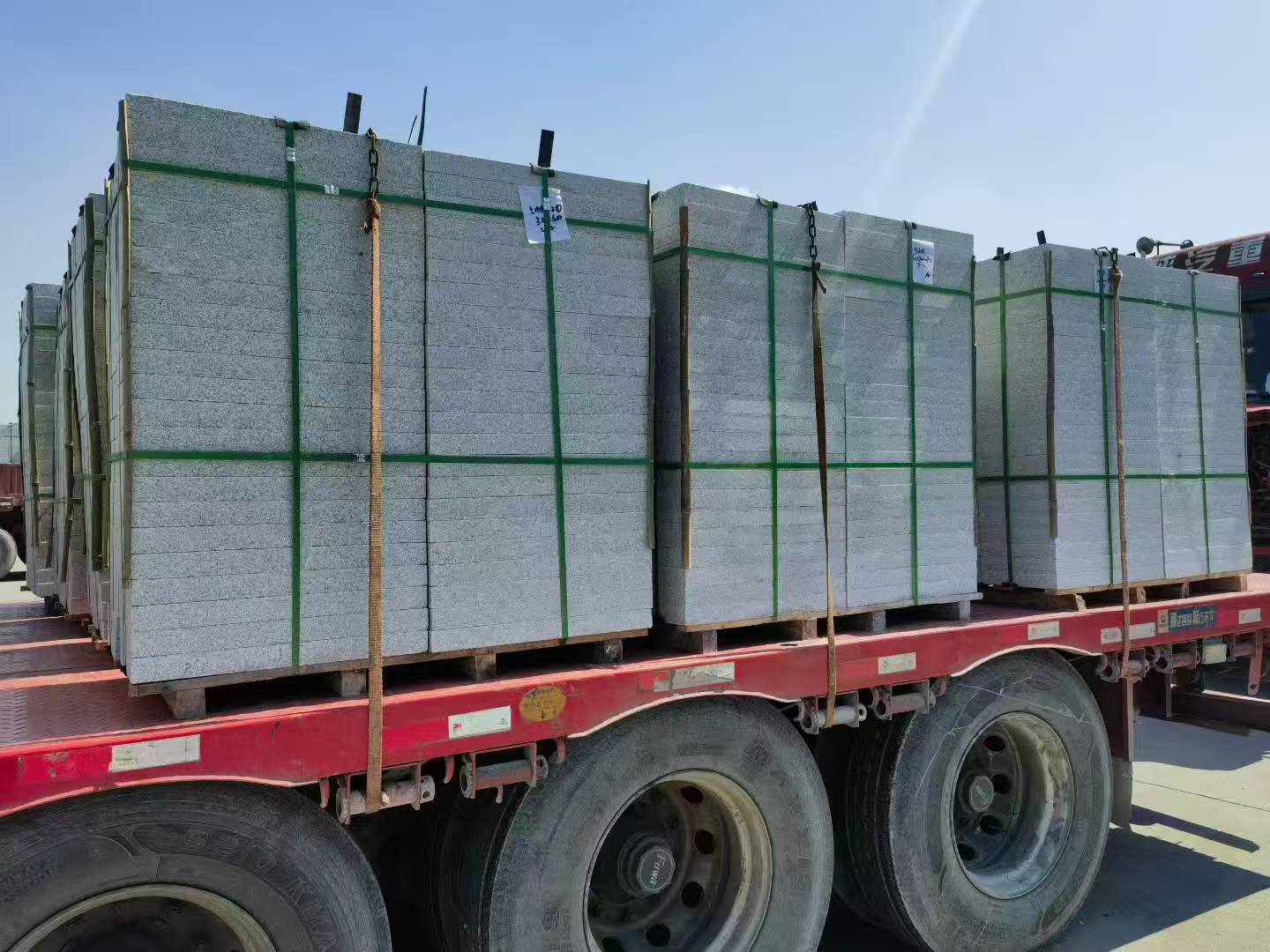 秦皇岛芝麻白花岗岩出货日常地铺石