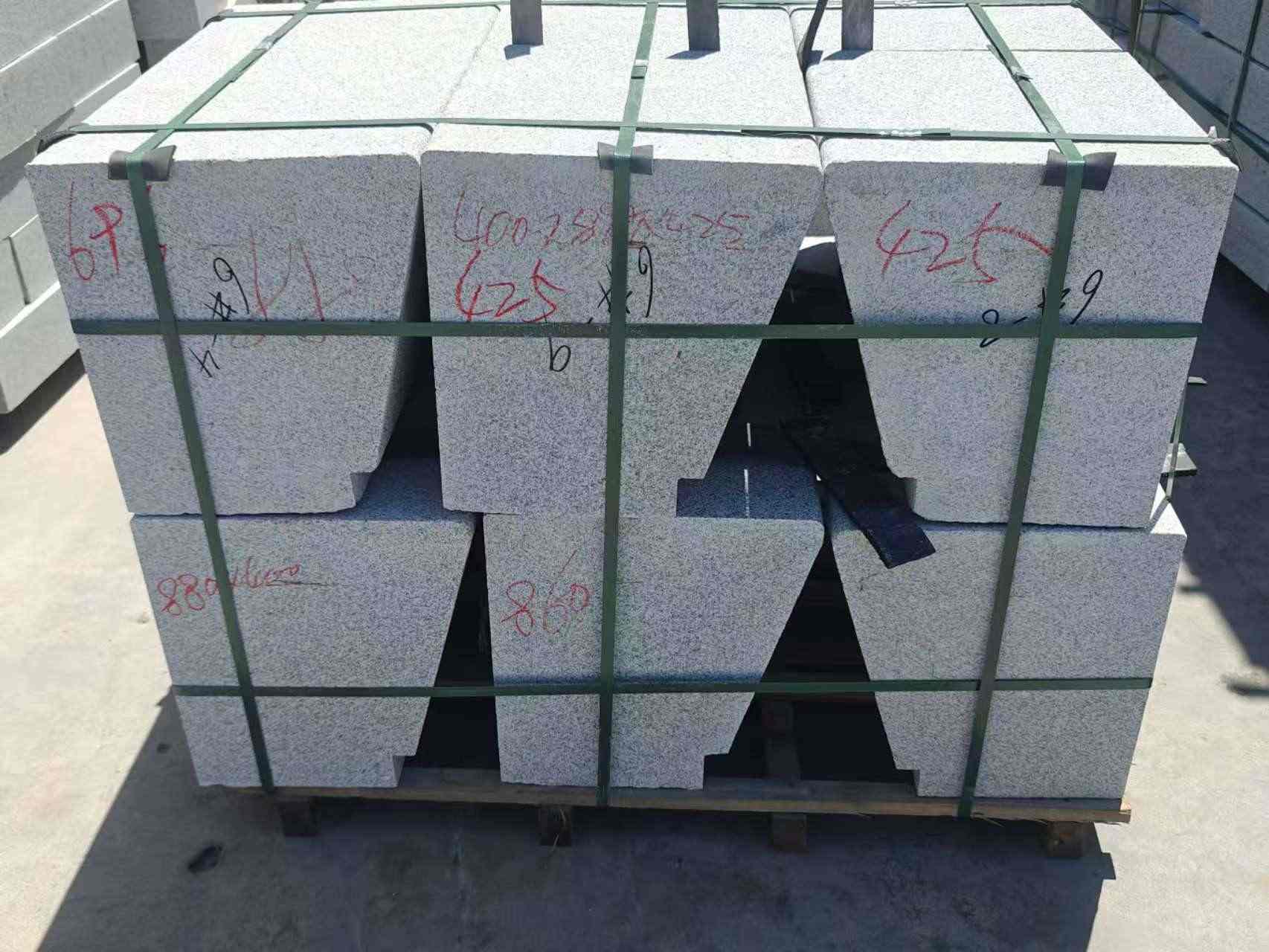 秦皇岛 芝麻白异形坐凳，石凳