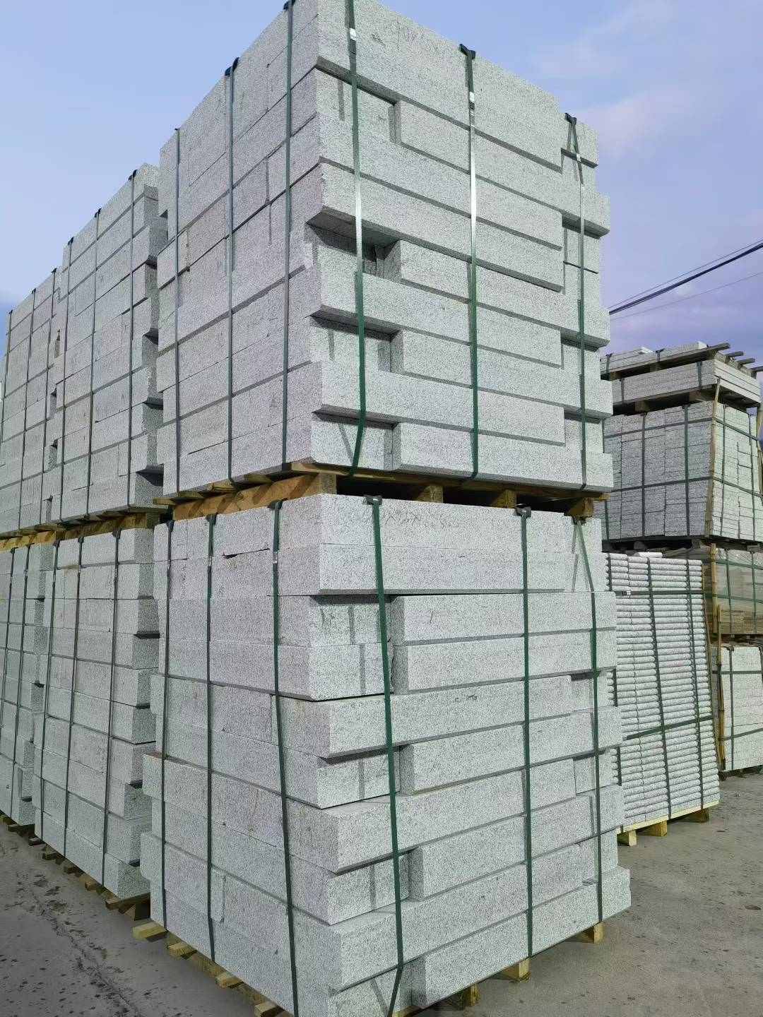 秦皇岛 芝麻白花岗岩路沿石，路缘石，路肩石，道牙，立缘石，马路牙子，街沿石，侧石等