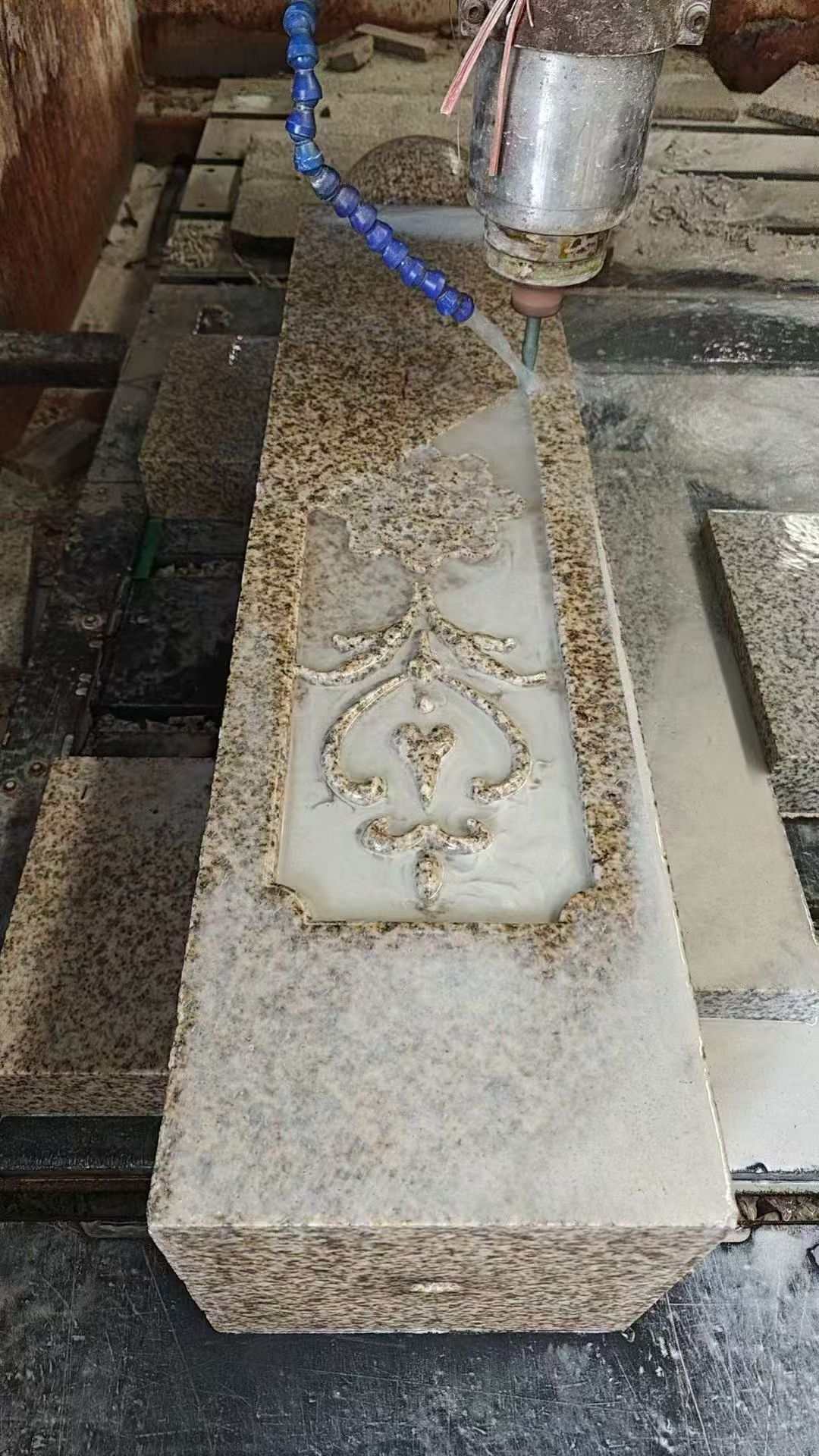 秦皇岛 黄金麻花岗岩异形加工雕刻栏杆大柱