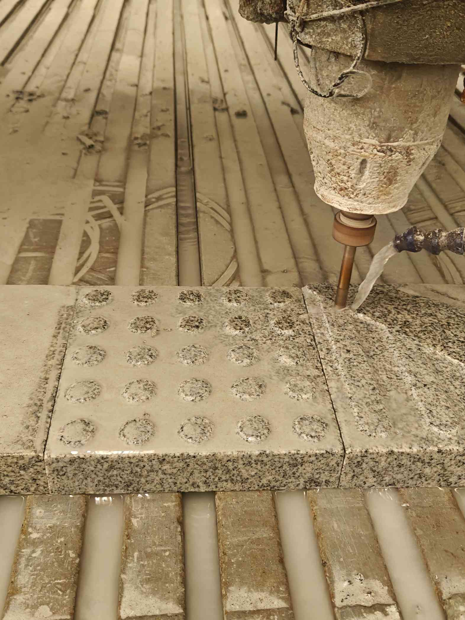 秦皇岛 芝麻白花岗岩石材盲人石、盲道石、盲点石