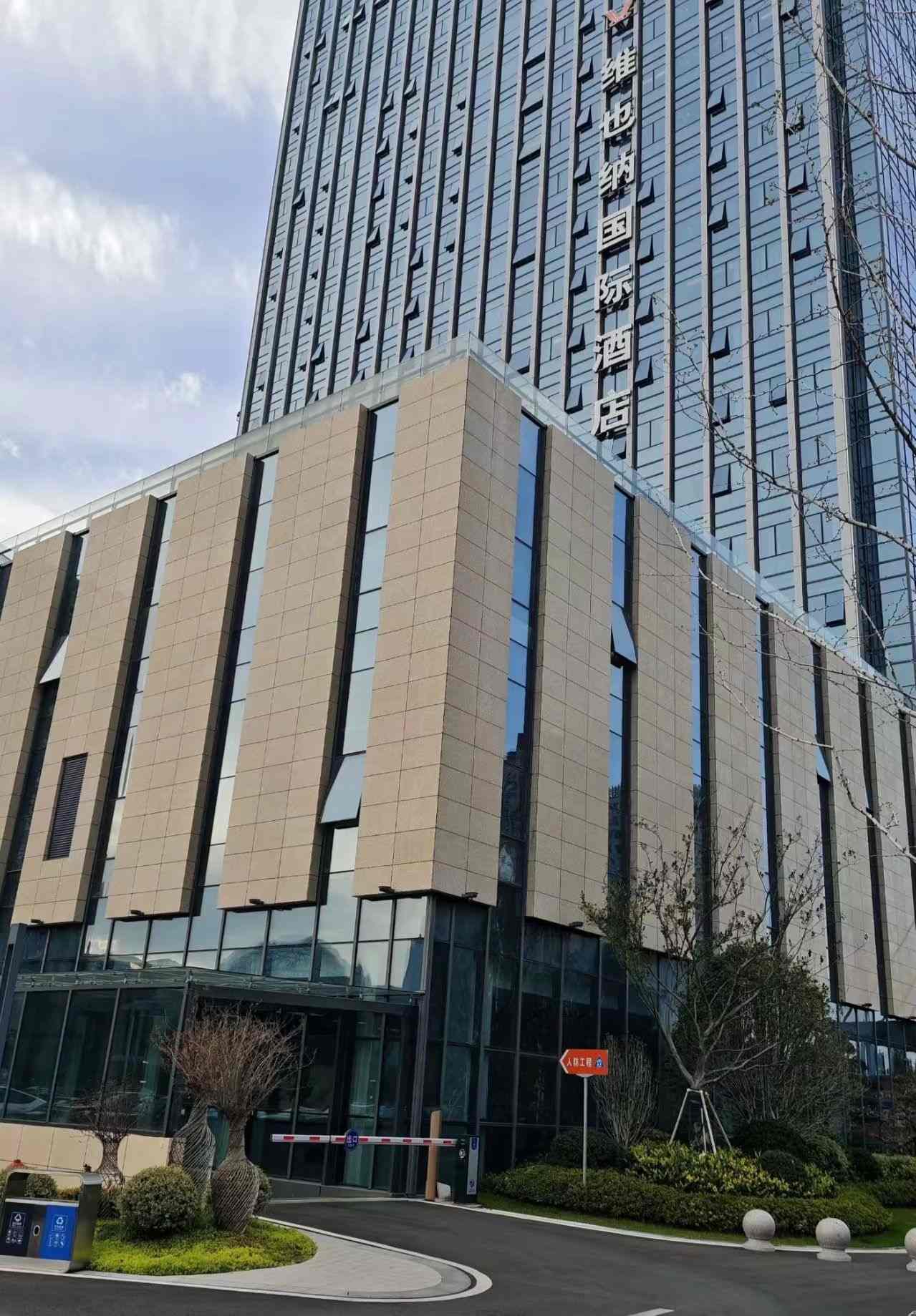 秦皇岛 黄金麻花岗岩外墙干挂