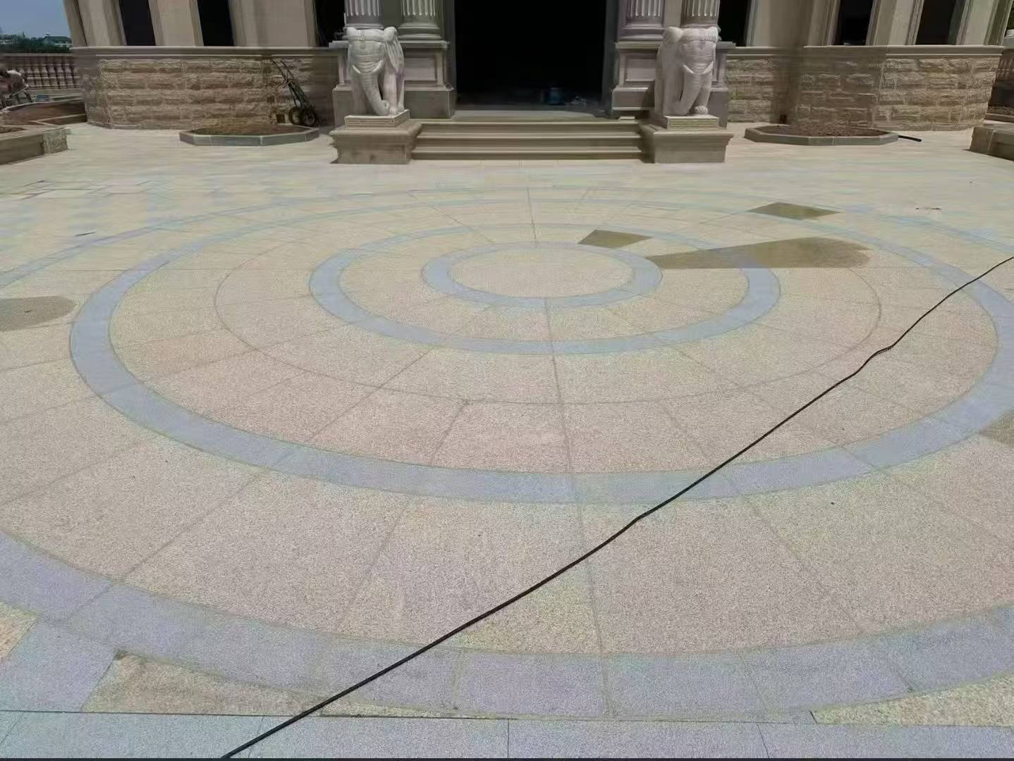 秦皇岛 黄金麻芝麻灰花岗岩石材地铺拼接效果