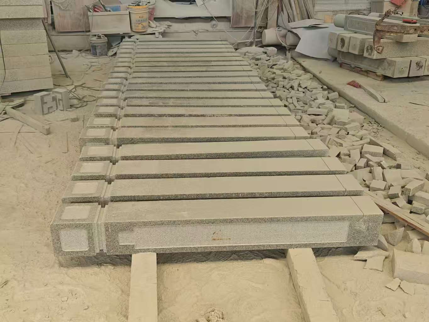 秦皇岛 芝麻白异形加工雕刻-栏杆大柱，方柱