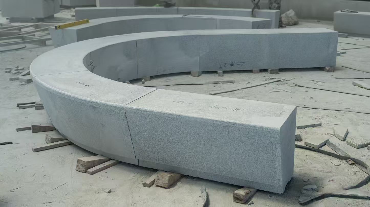 秦皇岛 芝麻白花岗岩光面弧形坐凳